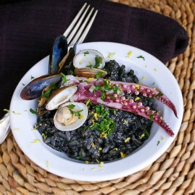  Risotto al Nero di Seppia: A Creamy Symphony of Black Ink and Seafood Delights!